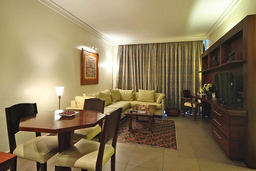 /web/uploads/116/Hotel Presidential Portharcourt/room-photos/ Presidential Suite1 (NO MEAL INCLUDED)/aeegre.jpg